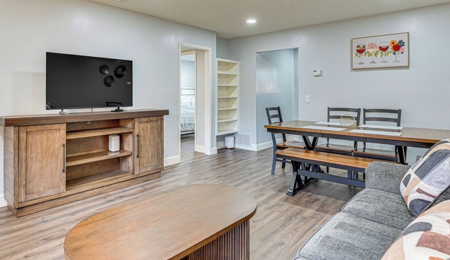 Apt 1 Mi to Monterey State Beach! Bring Your Pets