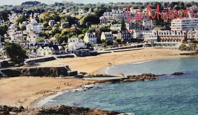 * Apt 2 chambres-plage du casino-vue sur mer! * 2br apt with Ocean Views! *