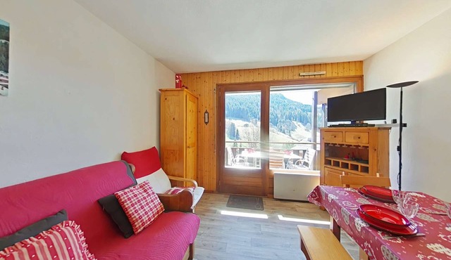 Apt 2 rooms, sleeps 6, 900m to cable car, parking