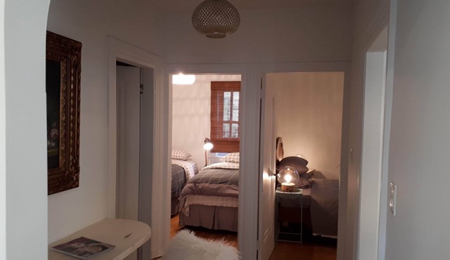 Apt#3: Charming 2-bedrm at the Royale on Cedar with WiFi. 13%hst & 6%MAT incl.