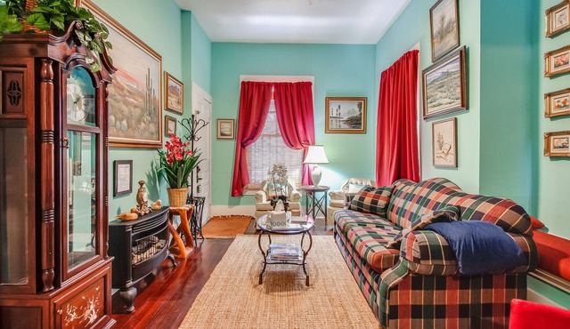 Apt #3 - Historic Apt Downtown by Riverwalk, Pearl Brewery, Ft. Sam & Trinity