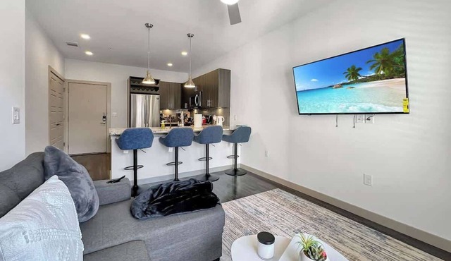 Apt 308 · Luxury Queen Suite/Pool |Free Parking| Hwy121| TPC