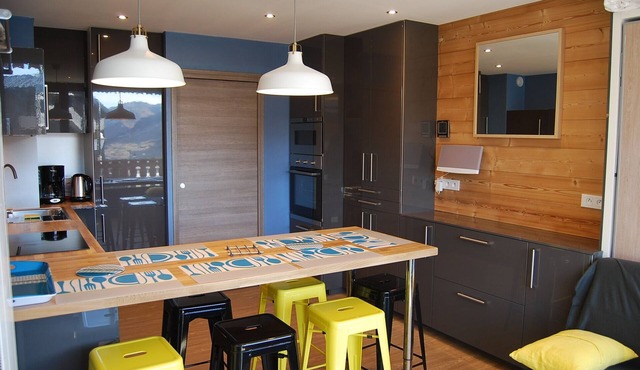 APT 4/6 PERS AT THE FOOT OF THE PISTES, RESIDENCE LES ETERLOUS WITH PRIVATE WIFI ACCESS