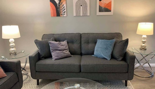 Apt 4 Convenient Location