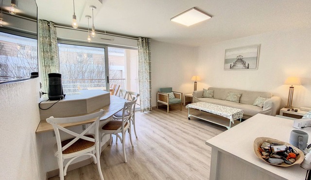 Apt 4 ppl modern and bright, nice terrace, pool