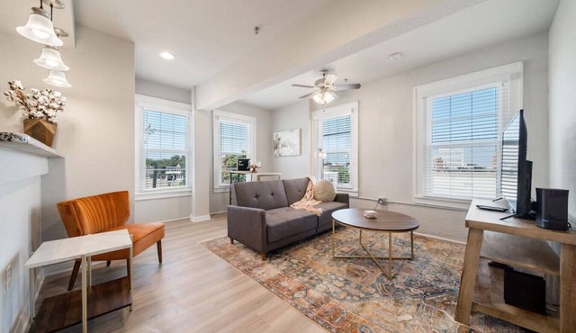 Apt 405 · Stunning Apartment with Waco Downtown View