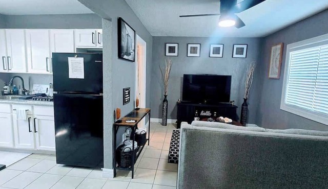 Apt#5 Quiet comfortable place near chemical plants