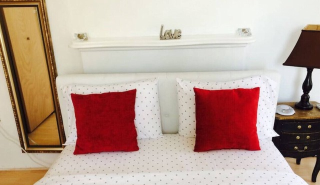 Apt #6 · Clean and park/view one bedroom apt OTR/UC