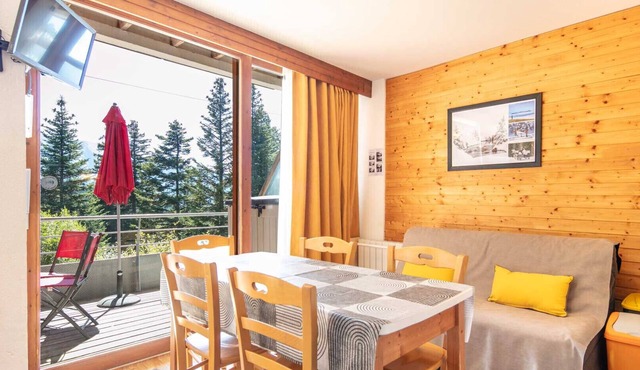 Apt 6 ppl with spacious terrace