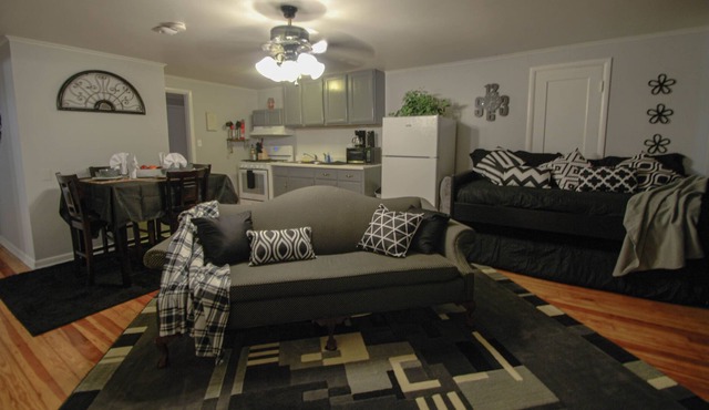 Apt B Serenity in Sapulpa - 15 minutes to downtown Tulsa