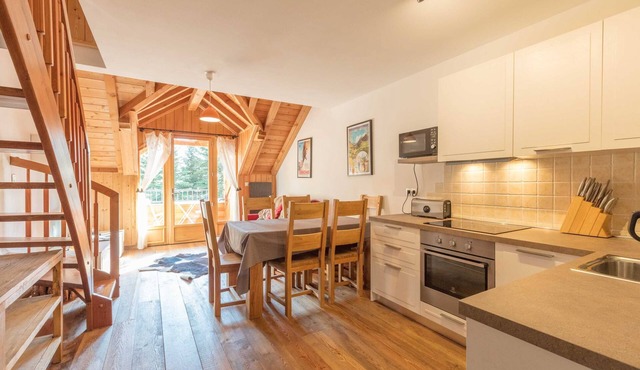 Apt Catherine - beautifully presented 3 bedroom duplex apartment, close to piste