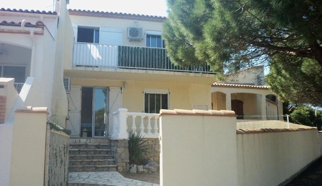 Apt Climatisé T3 Saint Pierre La Mer, terrasse, jardin et parking privé