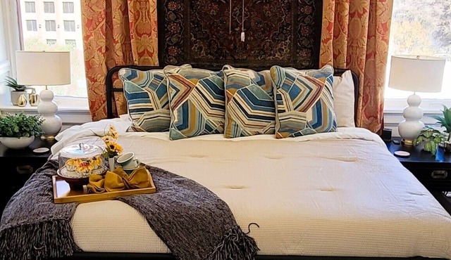 Apt Direct on Riverwalk Downtown King Bed & Queen Sofa Bed, Wifi