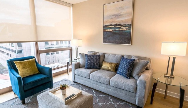 Apt Downtown with Gym and Pool