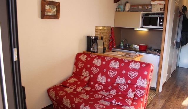 Apt (expo south), open view, nice and quiet. Locs Sunday to Sunday
