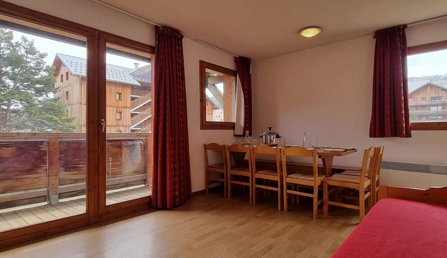 Apt for 10, 200m from chairlift, balcony, skiing, 3 rooms