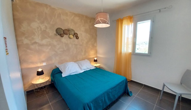 Apt heated pool, wifi, 2 bedrooms, air conditioning, 7 min beach 1 min river