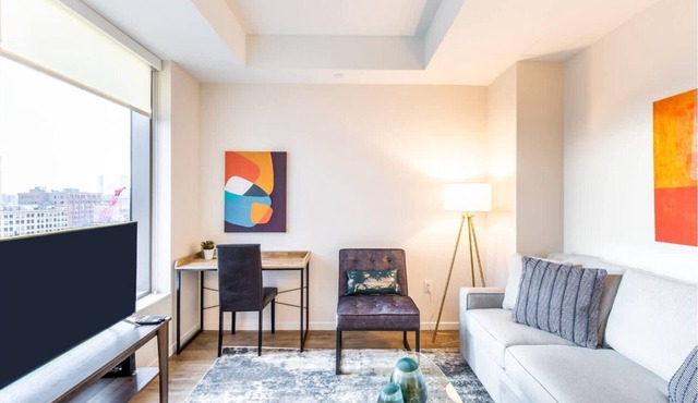 Apt In Downtown Seaport with Pool and Gym