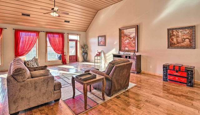 Apt in Dtwn Celina: 4 Mi to Dale Hollow Lake!