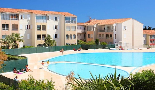 Apt in Fréjus with pool, near shops, 4 pers, 2 rooms