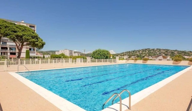 Apt in Sainte-Maxime: swimming pool and tennis
