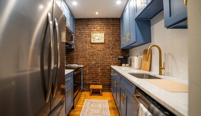 Apt in the heart of Main Street