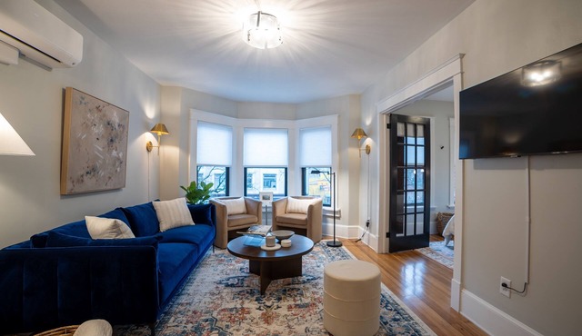 Apt in the heart of Main Street