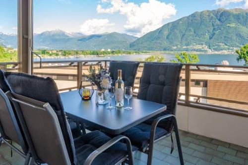 Apt Marlis 180 lake view Swimming Pool and Parking