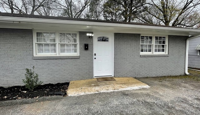 Apt. near Downtown Greenville (2BR/1BA, 3 beds)