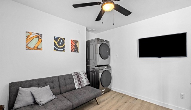 Apt Near Midtown + Downtown | WiFi Games Pets TV