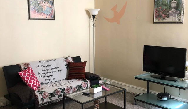 Apt near St. Christopher Hospital &Shriners Children Hospital