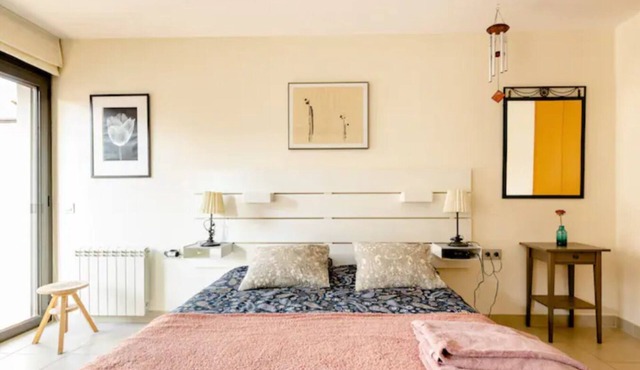 Apt.p/5 15min from Barcelona and Beaches W/Terrace