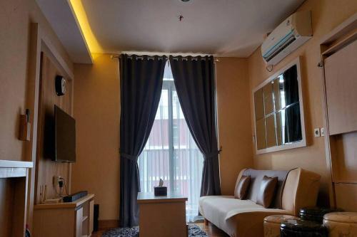 Apt Pejaten Park 1 BR Brown with Netflix, DisneyHot & Swimming Pool