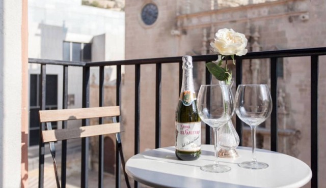 Apt. Santa in the old town, unsoperable views and just 3 minutes from the beach