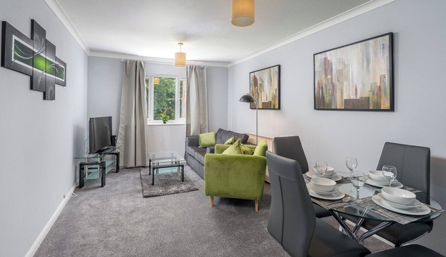 Apt - Sleeps 2 - Pets Ok - Parking