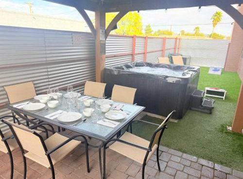 APT Style Home 2BR 2BA w Jacuzzi Near Airport