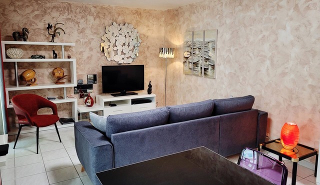 Apt T3 air-conditioned 6 pers 70m² Centre ville Loggia Parking avec borne élect.