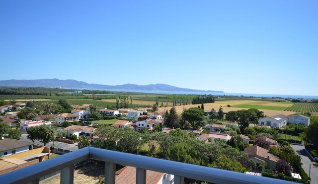Apt TCanigo 8D - Swimming pool and communal parking, Wifi, A/C, fantastic views.