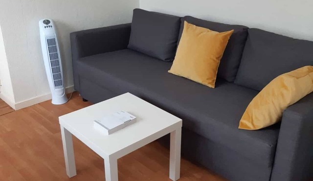 APT well lit, well located near transport & described com on photos & text