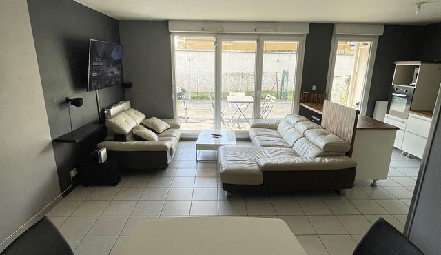 Apt. whole 2 bedrooms Eurexpo Garage