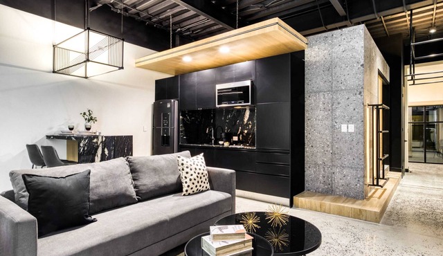 Apt with Huge Pvt Terrace: GYM+Pool+B/Lounge