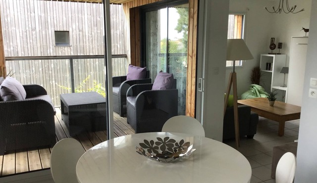 Apt with loggia facing east south, quiet area 7 minutes walk from the beach
