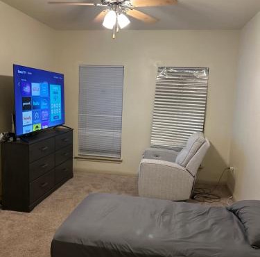 APT with washer & dryer 1GIG wifi