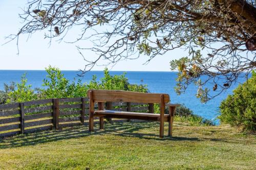 Aqua Beachfront - 2 Mins Walk to Beach