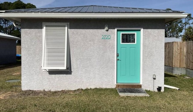 Aqua Diver is a darling 1 BR house on the East end of Panama City Beach, Florida