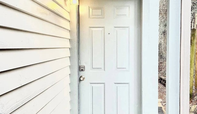 Aqua Oasis - Private Bedroom in Lovely Townhome