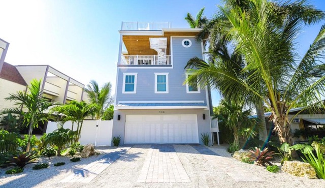 Aqua Paradise by AMI Locals