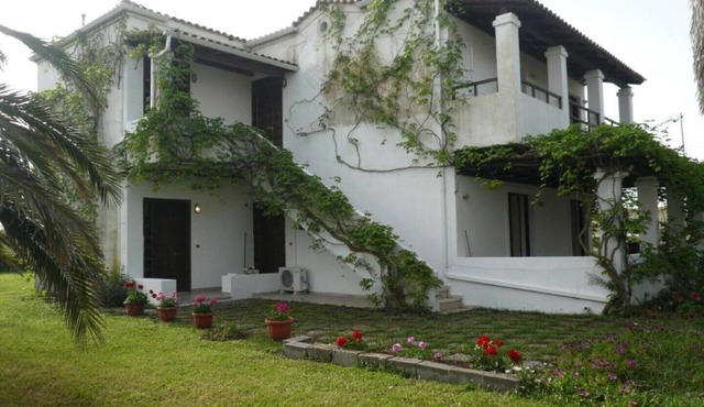 Aqua Splash Apartment with Balcony 1st floor Sleeps 4-6 pax .