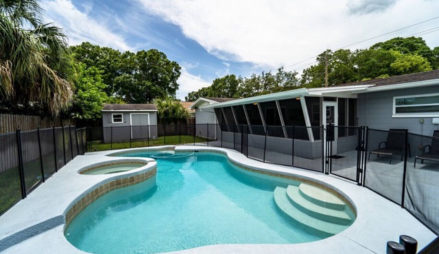 Aqua Villa – Charming 3BR/2BA Home, Private Pool, Lanai, & Smart Amenities