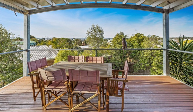 Aqua Vista - A stunning holiday home with views and a short walk to town